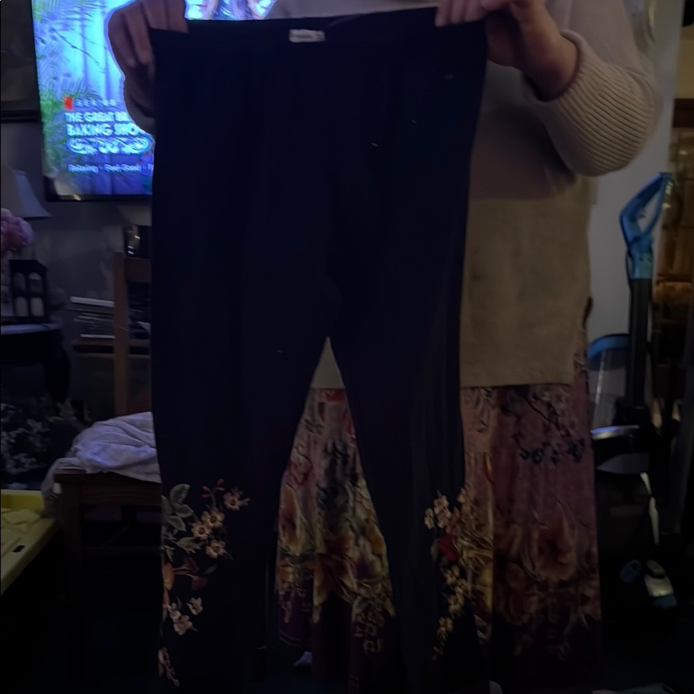 Black Leggings with Floral Embroidery